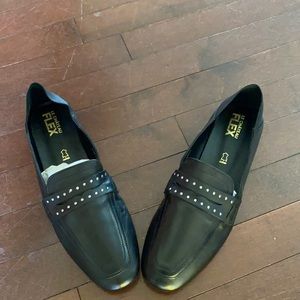 Le Chateau, flats black, size 9